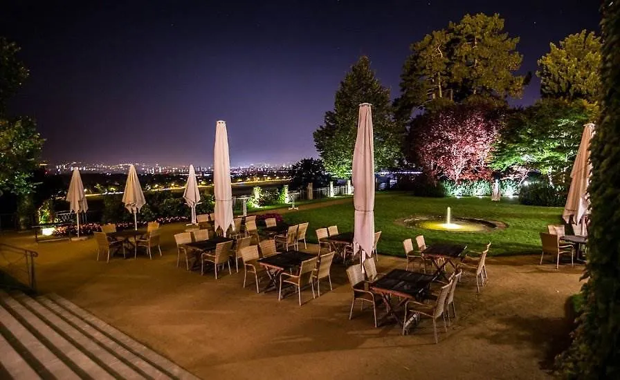 Hotel Schloss Eckberg Dresden